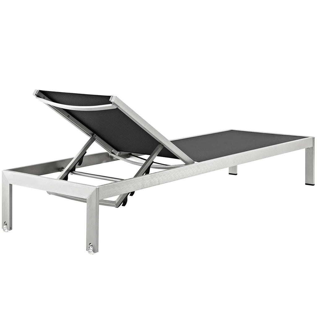 Shore aluminum chaise lounge set of 6 – silver black colorway poolside view

